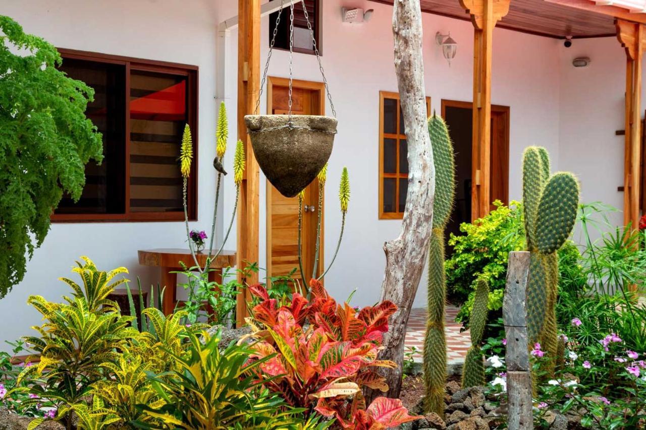 Plaza Luna Suites Puerto Ayora  Εξωτερικό φωτογραφία